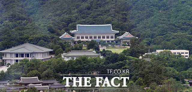 대통령실 핵심 관계자는 10일 "NSC의 보안이나 안전 이런 부분은 청와대보다 용산이 훨씬 더 탄탄하다"고 강조했다. 청와대 전경. /더팩트 DB