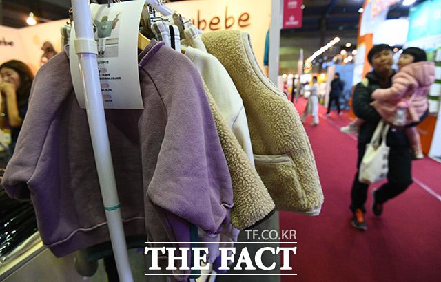 저출산 시대에도 아동복 시장은 매년 성장세에 접어들고 있다. MZ세대 부모들이 등장하면서 아동복의 트렌드가 변화함에 따라 부모들이 아이들에게 투자를 아끼지 않고 있기 때문이다. /더팩트 DB
