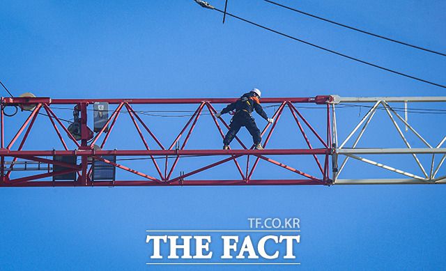 이달 롯데건설과 한화 건설부문 등 대형 건설사의 시공 현장에서 사망사고가 발생했다. /더팩트DB