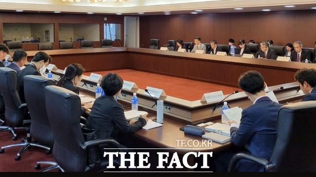 일본 후쿠시마 원전 오염수 해양 방류의 안전성을 점검할 우리 정부 시찰단이 지난 22일 일본에서 후쿠시마 원전 현장 방문점검을 하루 앞두고 일본측과 기술회의를 하는 모습. /외교부 제공