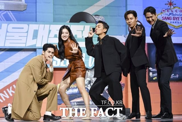 유아인은 '밀회' '베테랑' '사도' 등을 거치며 카리스마 배우로 거듭 자리매김했다. 사진은 지난해 넷플릭스 영화 '서울대작전' 제작발표회 당시 옹성우 박주현 유아인 이규형 고경표(사진 왼쪽부터). /더팩트 DB