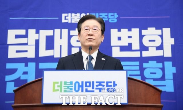 강성 팬덤 문제를 둔 민주당 내 갈등은 앞으로도 계속될 것으로 보인다. 이 대표가 지난 14일 쇄신 의총 당시 모두 발언을 하던 모습. /이새롬 기자