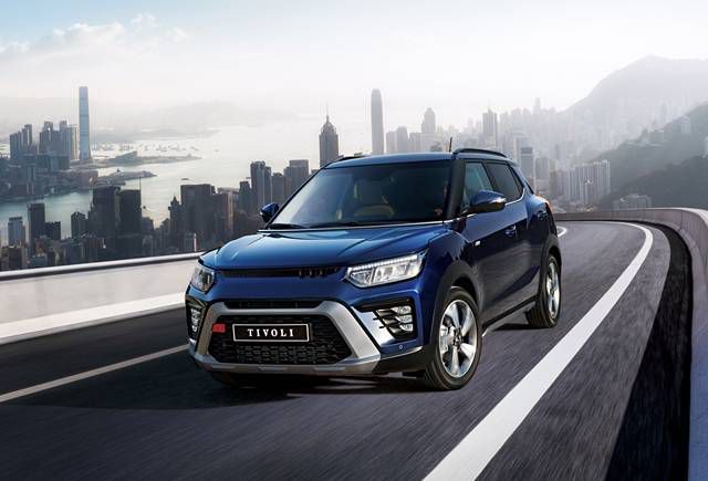 KG 모빌리티의 소형 SUV '더 뉴 티볼리'가 주행하는 모습. /KG 모빌리티