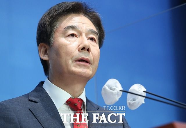 호남을 지역구로 둔 이용호 국민의힘 의원은 지난달 30일 CBS 라디오에서 당내 '5인회'를 언급해 논란이 됐다. 김기현 대표는 "일고의 가치도 없는 말"이라며 즉각 격앙된 반응을 보였다. 김 의원은 지난 2일 발언을 철회하며 "지도부에 누를 끼친 점 사과드린다"고 했다. /이새롬 기자