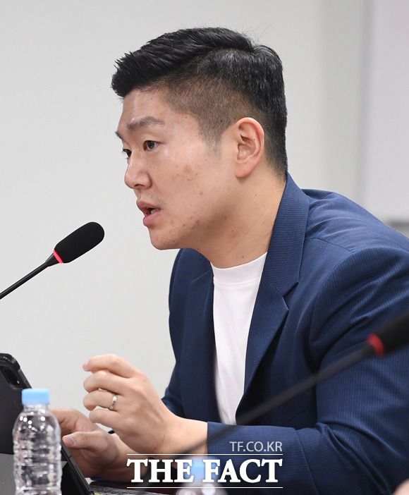 김 위원장은 "문재인 정부였다. 지역구 의원, 시의원, 구의원 등등 절대다수가 민주당이었다. 그런데 왜 감사 청구를 시민들의 몫이 아니라 본인들의 몫이라고 생각하느냐 이 말이다. 국회의원으로서 역할과 권능을 활용하지 못했다"고 비판했다. /이새롬 기자