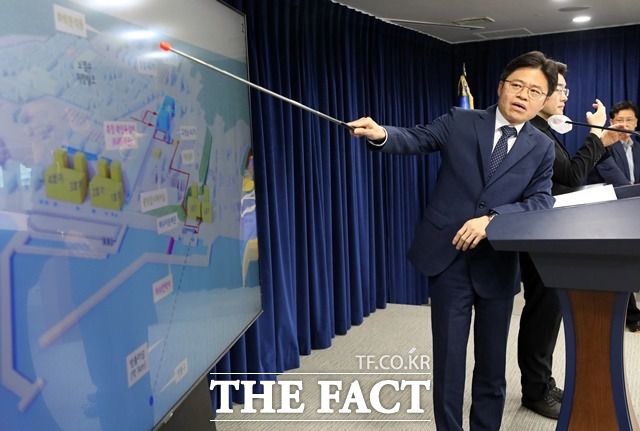 유국희 후쿠시마 원전 오염수 전문가 현장시찰단장이 지난달 31일 오전 서울 종로구 정부서울청사에서 주요 활동 결과를 발표하고 있다. /뉴시스