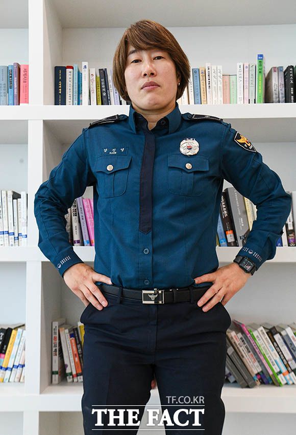 현재 강 경위는 특기를 살려 충남경찰청에서 현직 경찰관들을 교육하고 훈련한다. 무도는 물론 사격 교육까지 강 경위 담당이다. /예산=김세정 기자