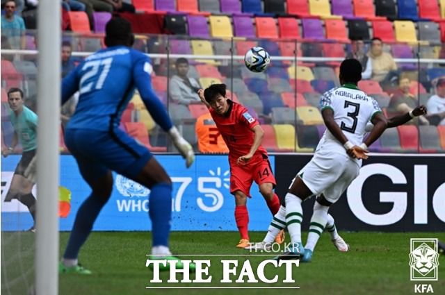 나이지리아와 8강전에서 슛을 시도하는 김은중호의 강상진./산티아고 델 에스테로=KFA