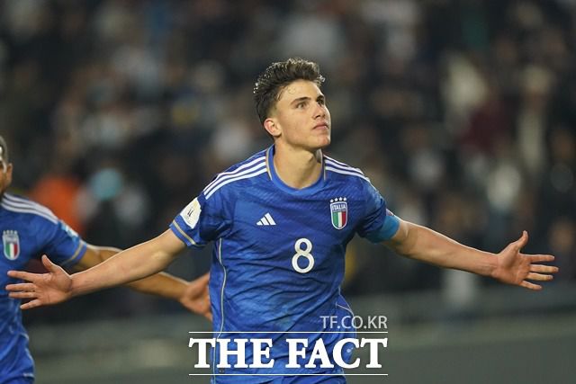 전반 14분 선제골을 터뜨린 이탈리아의 체사레 카사데이./AP.뉴시스