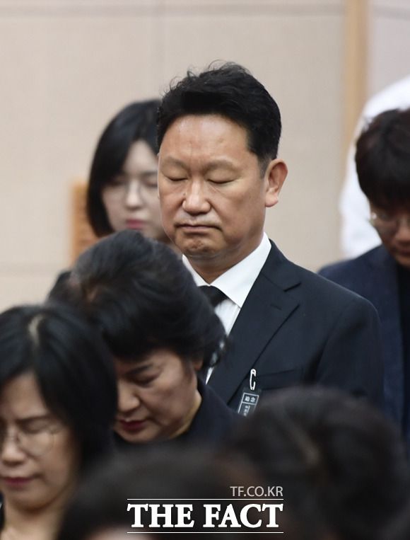 고 노무현 전 대통령 사위인 곽상언 변호사가 고인을 추모하고 있다.