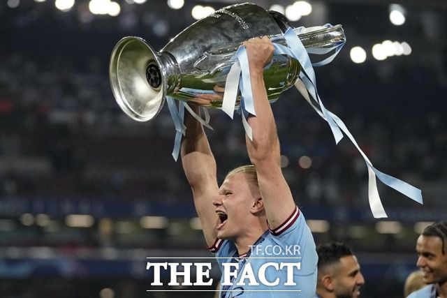 EPL 데뷔 시즌에 트레블을 맛본 맨시티의 '괴물' 스트라이커 엘링 홀란./이스탄불=AP.뉴시스