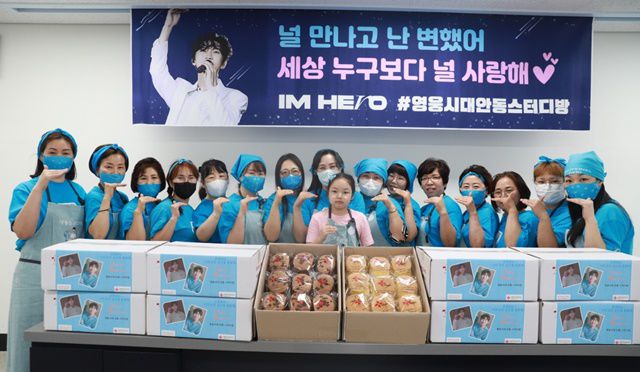 안동스터디방은 "부족한 나눔이지만 우리 이웃들이 외롭고 지칠 때 위로가 되길 바란다"며 "곁에서 손을 잡아줄 수 있는 이웃이 될수 있도록 계속 적십자사와 함께 하겠다"고 전했다. /영웅시대