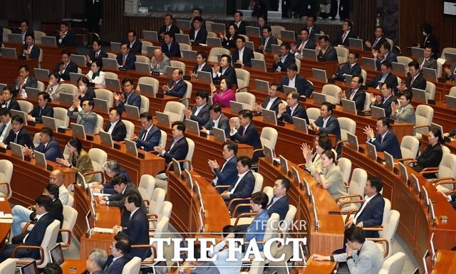 20일 오전 국회 본회의장에서 김기현 국민의힘 대표의 교섭단체 대표연설이 진행된 가운데 국민의힘 의원들이 박수를 보내고 있다. /뉴시스