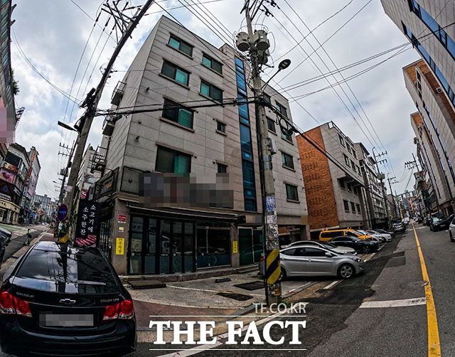 경기 화성시에 위치한 A씨 법인의 등기부등본상 주소. 인기척은 없어 보였다./김세정 기자