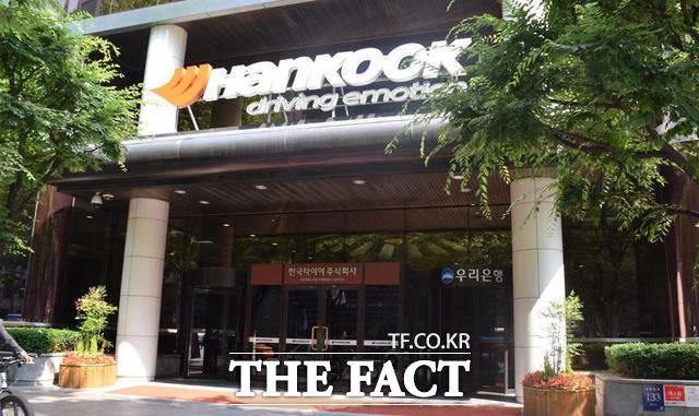 26일 서울중앙지법 형사합의23부(조병구 부장판사) 심리로 열린 조 회장의 6차 공판에 한국타이어 사업전략팀 상무 윤모 씨가 증인으로 출석했다. /더팩트 DB