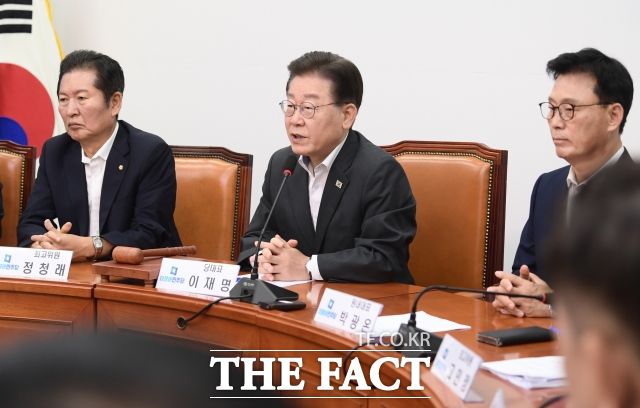 민주당은 국민의힘이 사사건건 문재인정부로 책임을 전가하자 "국민 불안을 잠재울 대책 마련은 도외시한 채 전 정권 탓만 하고 있으니 한심하다"고 지적했다. 이재명 민주당 대표가 최고위에서 발언하는 모습. /이새롬 기자