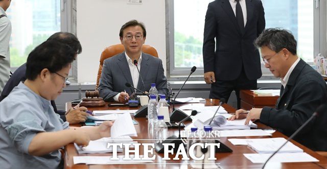 지난 6월 8일 국회에서 정개특위 법안심사제1소위원회가 열리고 있는 모습. /뉴시스