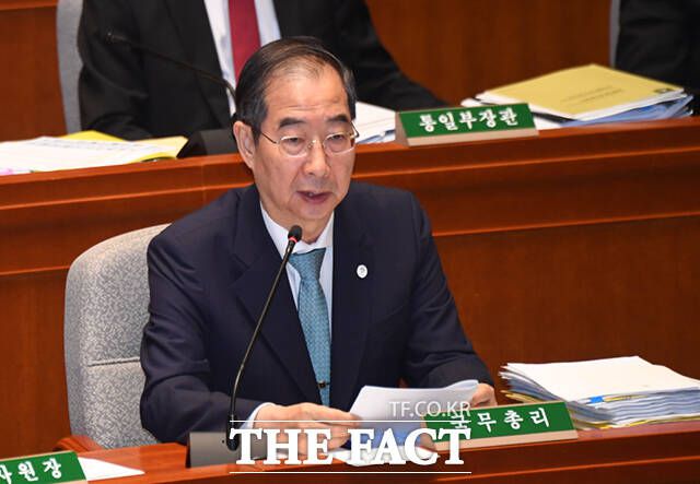 한덕수 국무총리는 지난달 30일 국회 예산결산특별위원회 종합정책질의에서 오염수 명칭 변경 검토에 대해 "정확하게 얘기하면 오염수가 아니라 '과학적으로 처리된 오염수'가 방류되는 것"이라고 설명했다. /이새롬 기자