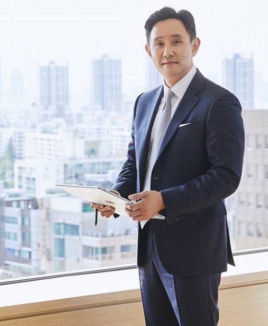 현대차그룹과 배터리 동맹을 맺은 최윤범 고려아연 회장(사진)이 공동경영을 이어온 장형진 영풍그룹 회장의 지분을 앞질러 경영권을 강화할 전망이다. /고려아연