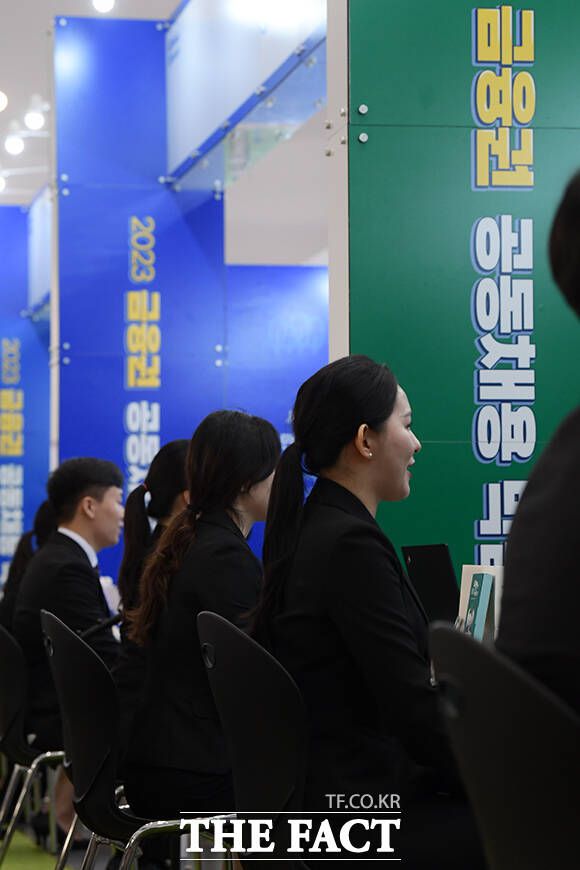 최근 보험업계가 여성 전용 특약을 담은 상품이나 여성 전용 운전자보험 등을 출시하며 '여심잡기' 총력전을 벌이고 있다. 경제활동에서 차지하는 여성의 비중이 커졌기 때문이라는 해석도 나온다. 사진은 기사 내용과 무관. /더팩트 DB