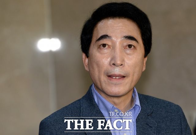 박 전 수석은 청와대에서 기업체 대표들과 만남이 부적절했다는 지적과 관련해 "저는 단순하게 인사차 그렇게 생각을 쉽게 했지만, (부적절했다고) 해석이 되는 부분이 있다면 (비판을) 달게 받겠다"고 말했다. /더팩트 DB