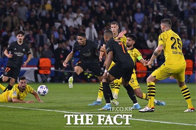 도르트문트전에서 추가골을 기록하고 있는 PSG의 하키미./PSG 홈페이지