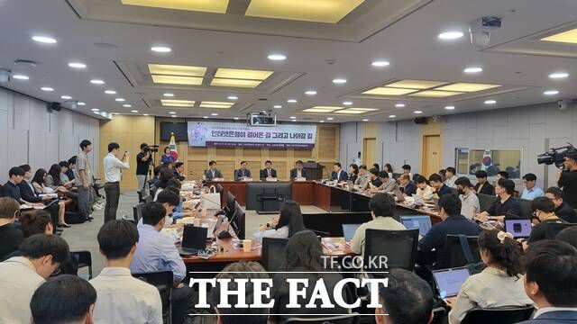 인터넷은행법 제정이 5주년을 맞이한 가운데 인터넷은행 업계와 전문가들이 '규제 완화'에 대한 필요성을 언급했다. /정소양 기자