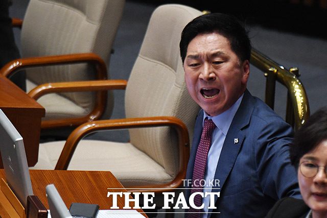 이 대표의 체포동의안 표결에 앞서 여야는 낯 뜨거운 '막말 설전'을 벌였다. 민주당 의원들을 향해 소리치는 김기현 국민의힘 대표의 모습. /남용희 기자