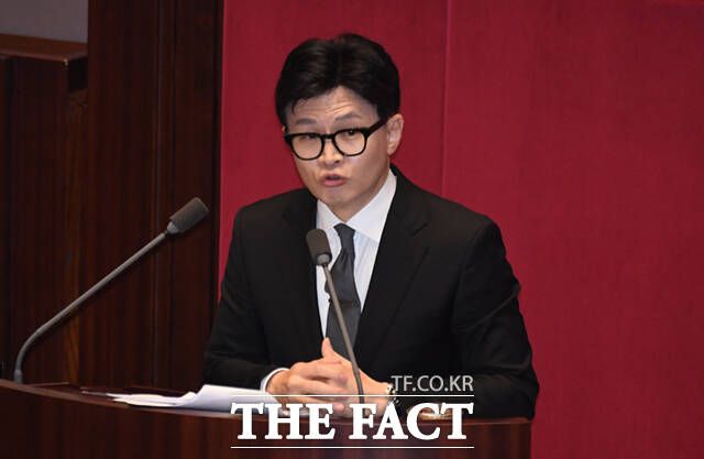 한동훈 법무부 장관이 21일 오후 서울 여의도 국회 본회의장에서 열린 본회의에서 이재명 더불어민주당 대표의 체포동의안 표결에 앞서 이유 설명을 하고 있다.