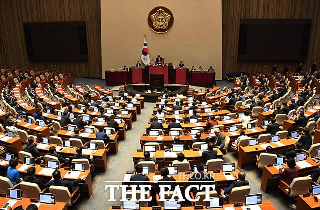 21일 오후 서울 여의도 국회 본회의장에서 열린 제410회국회(정기회) 제8차 본회의에서 이재명 더불어민주당 대표 체포동의안이 가결되고 있다. /이새롬 기자