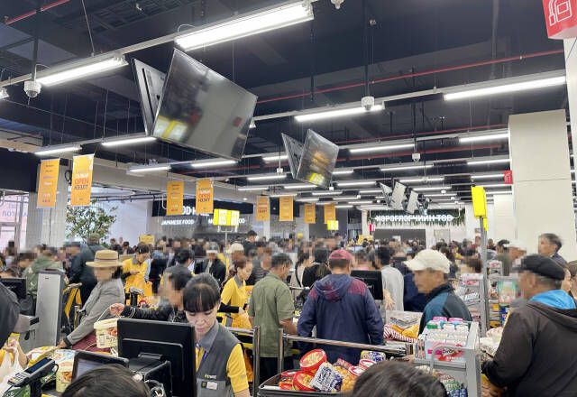 이마트가 지난 7일 몽골 수도 울란바토르에 개장한 이마트 현지 4호점은 한국에서 볼 수 있는 이마트의 구조 그대로 구성됐다. 한류 문화에 우호적인 현지 소비자들의 호응을 얻고 있다. /이마트