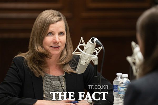 인플레션 2% 목표치로 돌리기 위해서는 추가금리 인상이 필요하다고 주장하는 미셸 보먼 미국 연방준비제도 이사회 멤버. /세인트루이스연방준비은행