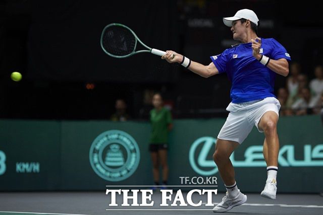 한국 남자 테니스의 간판으로 메달이 기대됐던 권순우는 비매너 행동으로 비난을 받고 있다. 사진은 데이비스컵 경기 모습./신화.뉴시스