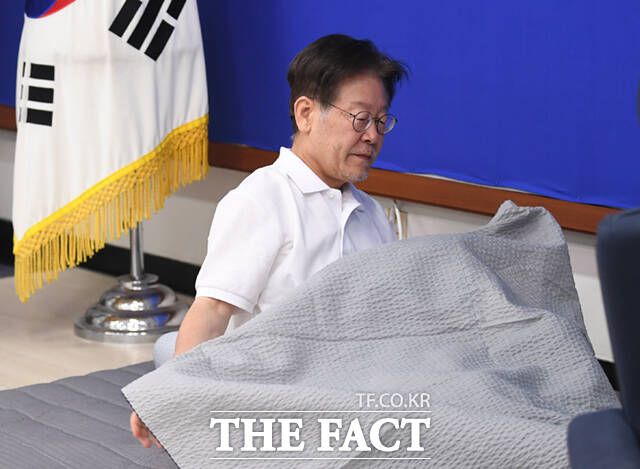 이재명 더불어민주당 대표가 26일 오전 10시 서울 서초구 서울중앙지법에 출석해 영장실질심사를 받는다. 구속 여부에 따라 계파 간 갈등이 최고조에 이를 전망이다. /이새롬 기자