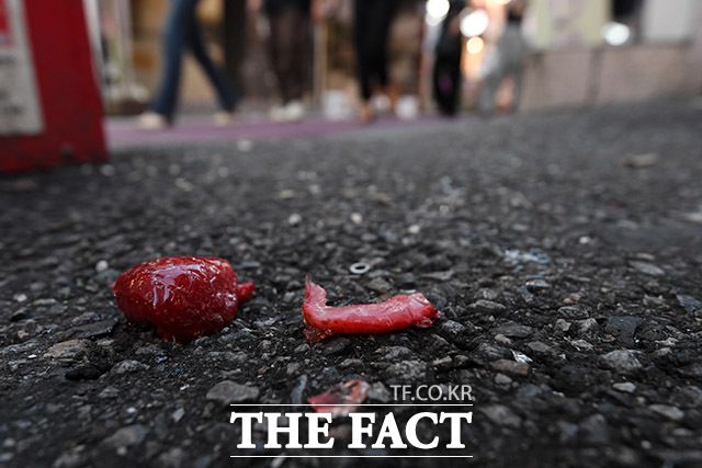 하지만 더운 날씨에 녹아내리는 설탕 코팅과