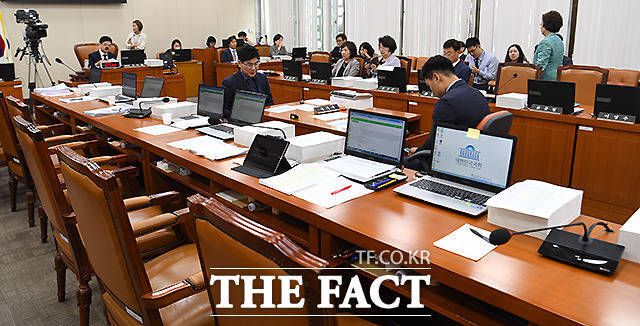 새 회계기준(IFRS17) 도입 이후 보험사의 이익 부풀리기 이슈가 불거진 가운데 올해 정무위원회 국정감사에서 주요 쟁점으로 부각될지에 관심이 모인다. /이새롬 기자