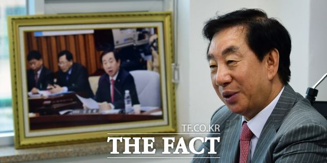 김 위원장은 <더팩트>와의 인터뷰에서 "정치인의 본령은 서민, 노동자, 취약계층을 위한 정치를 하는 것"이라고 말했다. /임영무 기자