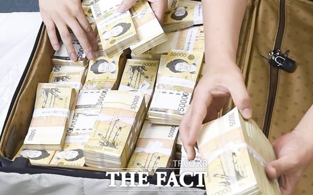 4일 양정숙 의원실에 따르면 올해 8월까지 누적된 보험 관련 소비자들의 피해구제 신청 건수는 지난해보다 11.6배 오른 428건으로 나타낫다. /더팩트 DB