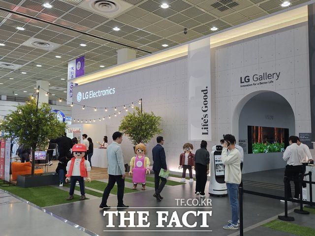 LG전자는 '더 나은 고객의 삶'을 주제로 KES2023 전시를 구성했다. /최문정 기자
