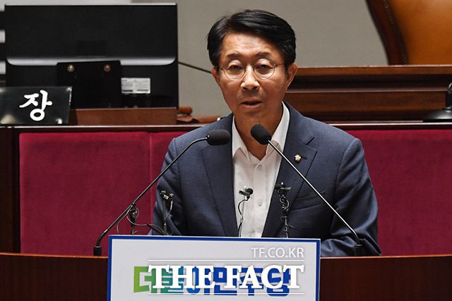 더불어민주당의 계속되는 계파 갈등으로 인해 총선기획단 무용론까지 제기되고 있다. 사진은 당 사무총장인 '친명계' 조정식 의원. /남용희 기자