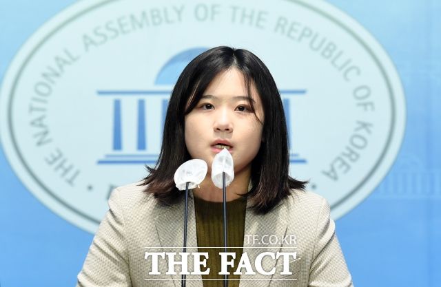 박지현 전 비상대책위원장은 최 전 의원을 두고 "해만 끼칠 우리 당에 그 어떤 도움도 되지 않는다"고 지적하며 민주당이 최 전 의원을 떠나보내야 한다고 말했다. /이새롬 기자