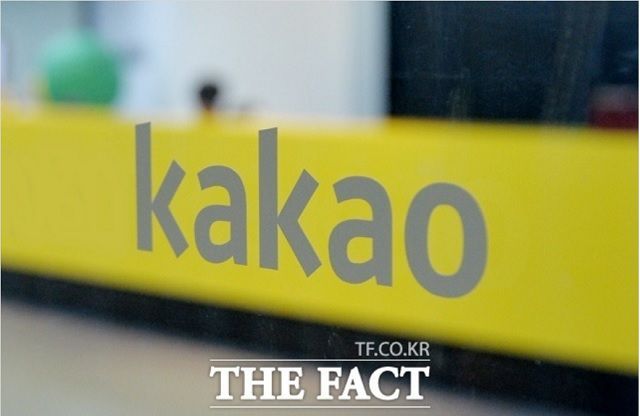 경영쇄신에 나선 카카오가 최근 가장 시급한 과제 중 하나였던 카카오모빌리티와 택시업계와의 상생안 도출에 긍정적인 성과를 냈다. 그러나 최근 고위 임원의 내부 경영실태 폭로와 이에 대한 반박이 이어지며 혼란 상황이 이어지고 있다. /더팩트 DB