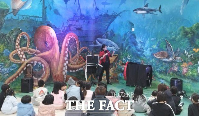 천사히어로즈는 도내 최대 실내 놀이시설로 지난 5월 에어리얼 로프 코스 연장, 증강현실(AR) 트릭아트, 2층 테라스 및 실내 휴게시설 등 조성을 완료하고 안전 점검과 친절교육을 통해 쾌적한 놀이환경을 제공하고 있다. / 정읍시