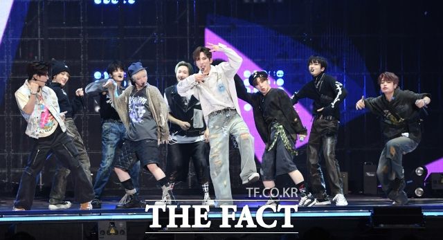그룹 싸이커스가 10월 10일 인천남동체육관에서 열린 '2023 더팩트 뮤직 어워즈'에서 'DO or DIE'로 무대를 펼쳤다. /임영무 기자