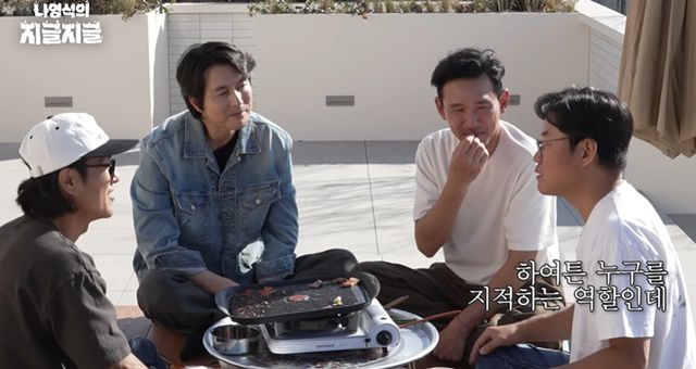 나영석 PD는 '채널 십오야'에 최근 새 예능 콘텐츠 '지글지글'을 선보였다. 첫 회에는 영화 '서울의 봄'에 출연한 배우 정우성 황정민이 출연했다. /유튜브 캡처