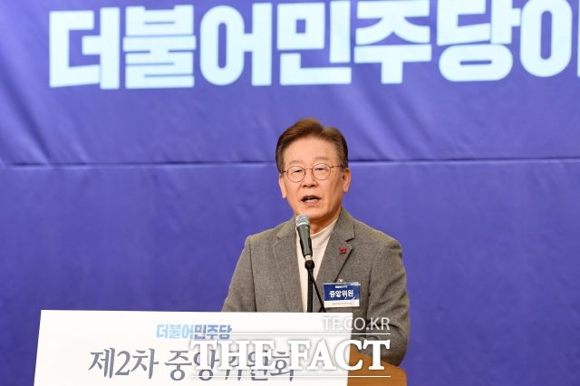 이재명 대표는 당초 위성정당 방지와 연동형 선거제 및 권역별 비례대표제를 대선 공약으로 제시한 바 있다. 때문에 당 지도부가 병립형 회귀를 시사하자 내부 반발이 나왔다. /남용희 기자