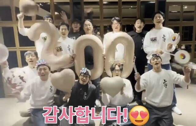 '노량: 죽음의 바다' 김한민 감독을 비롯해 배우들이 200만 명 관객들에게 감사 인사를 전했다. /롯데엔터테인먼트