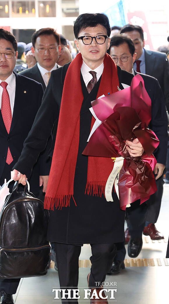 한동훈 비상대한동훈 국민의힘 비상대책위원장이 26일 오후 서울 여의도 국민의힘 당사로 들어서는 모습. /배정한 기자