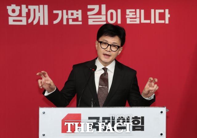 한 위원장은 국민의힘 비대위원장 수락 연설에서 민주당과 이재명 대표를 겨냥하는 한편 윈스턴 처칠 영국 총리와 가수 서태지를 인용해 화제가 됐다. /배정한 기자