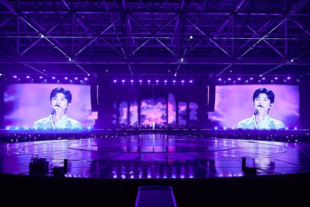 임영웅은 귀와 눈이 호강하는 역대급 스케일의 고퀄리티 무대들은 물론, 보는 즐거움을 더하는 영상들 그리고 밴드 세션의 풍성한 사운드, 댄서팀의 안무, 초대형 전광판 등이 공연의 품격도 높였다. /물고기뮤직